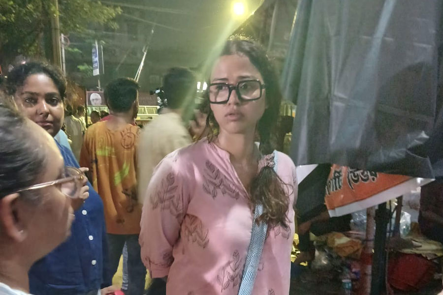 মহিলা চিকিৎসককে ধর্ষণ করে খুনের ঘটনার প্রতিবাদ