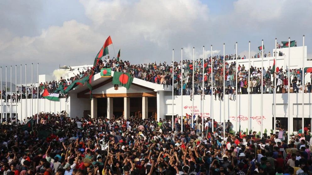 প্রধানমন্ত্রীর কার্যালয়ের লুটপাটেই হারিয়ে যায় প্রভাবশালীদের পাসপোর্ট