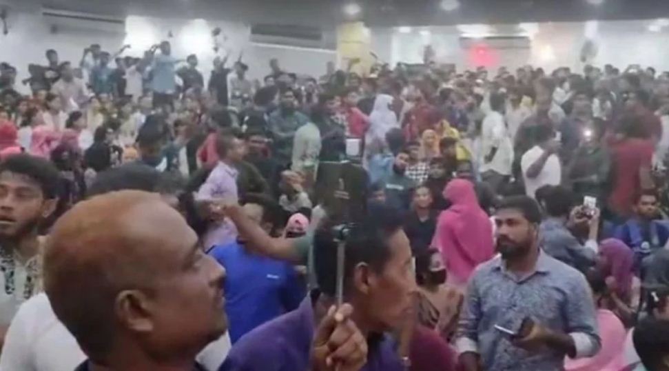 হাসনাতের সভায় বিশৃঙ্খলা
