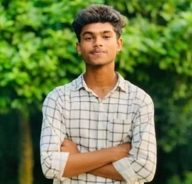 ত্রিভুজ প্রেমের বলি হলেন সুমন