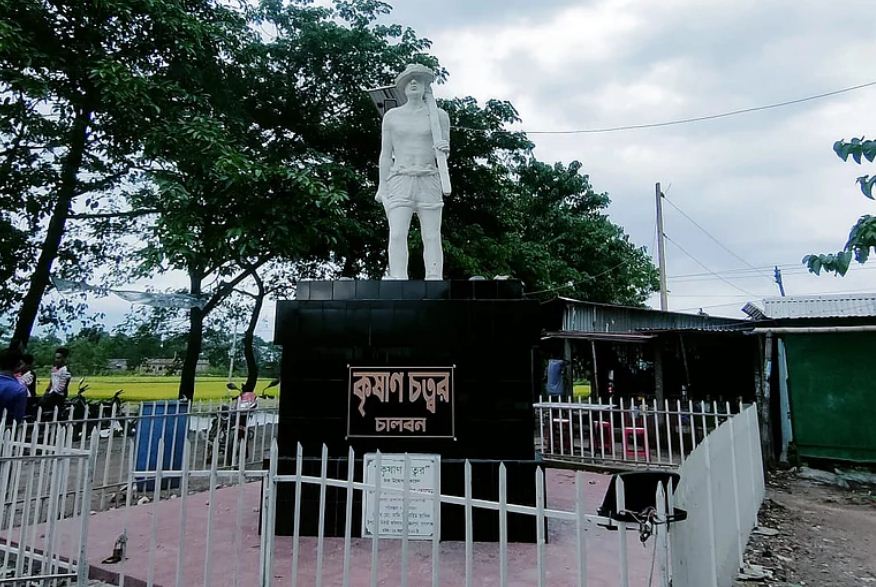 ভাস্কর্য ভাঙার আগের ছবি