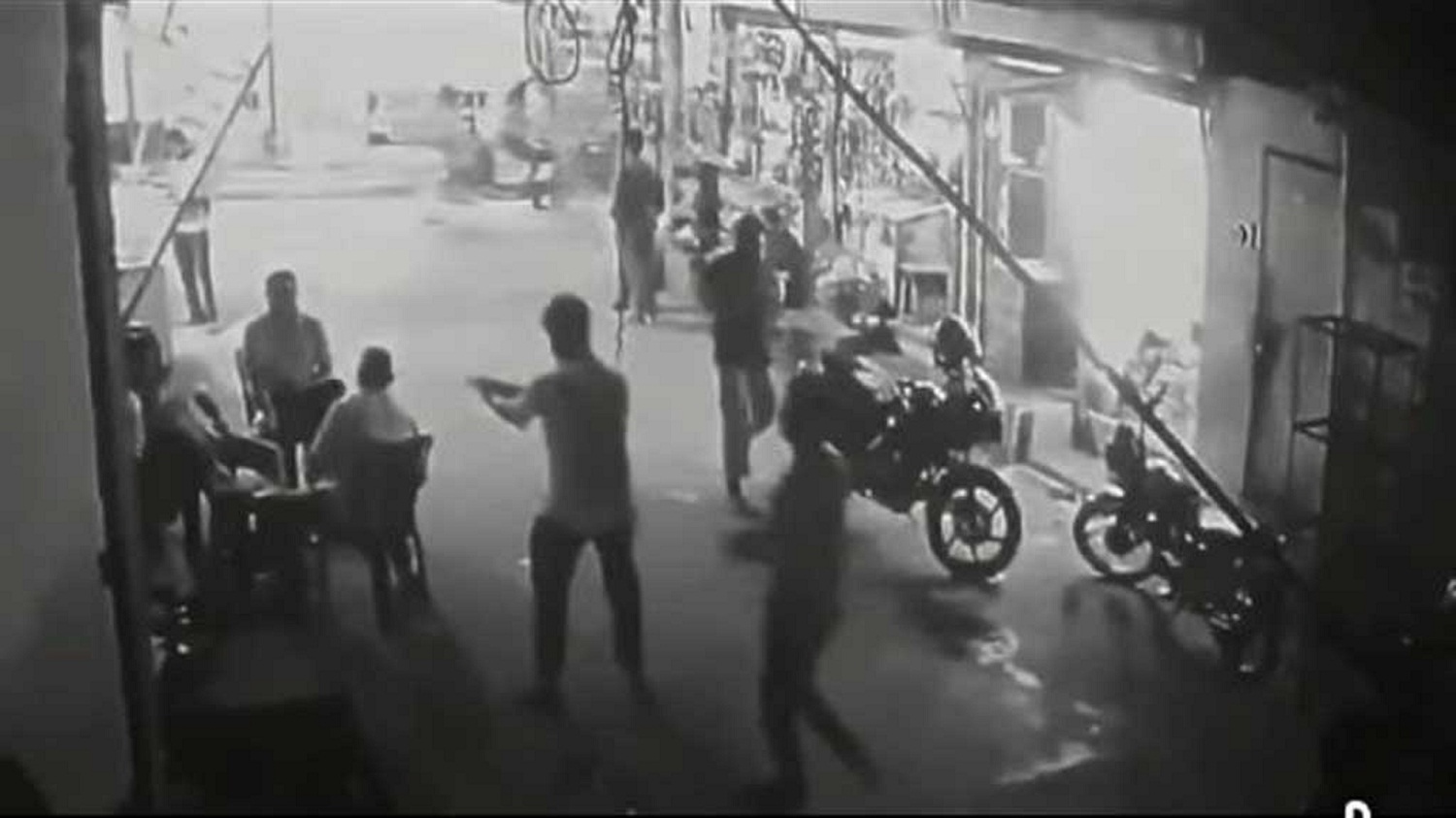 সিসিটিভি ফুটেজে গুলি করার দৃশ্য